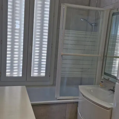Dans Maison De Avec Garage Πανσιόν